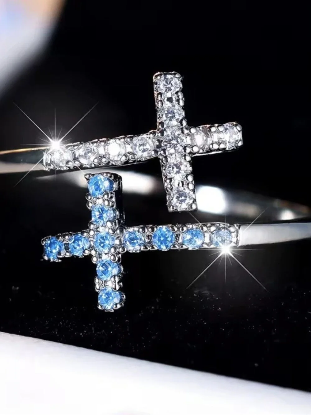 💙🩶NEW💙🩶 BEAUTIFUL!! CZ Double Cross Adjustable Ring